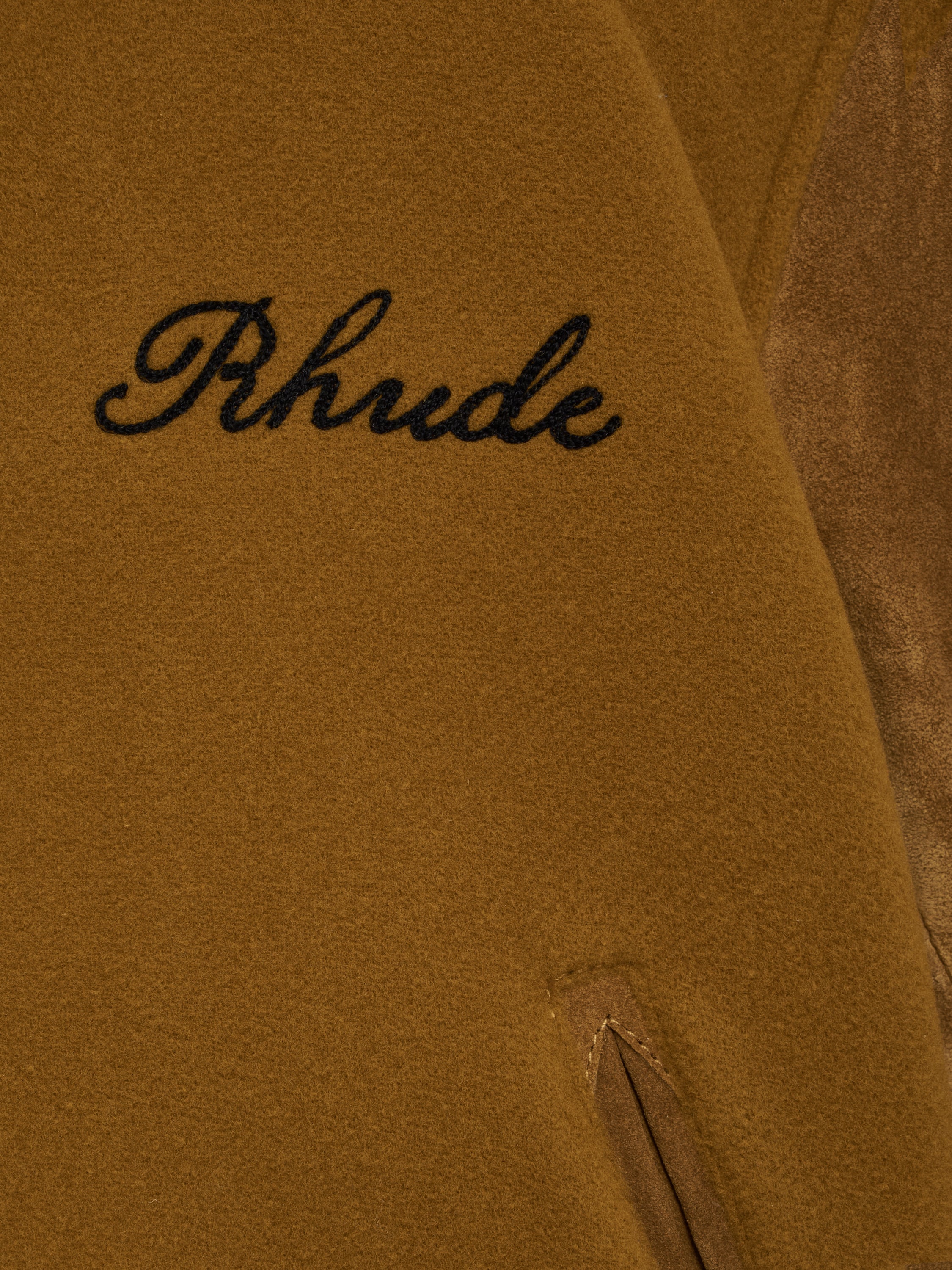 R H U D E